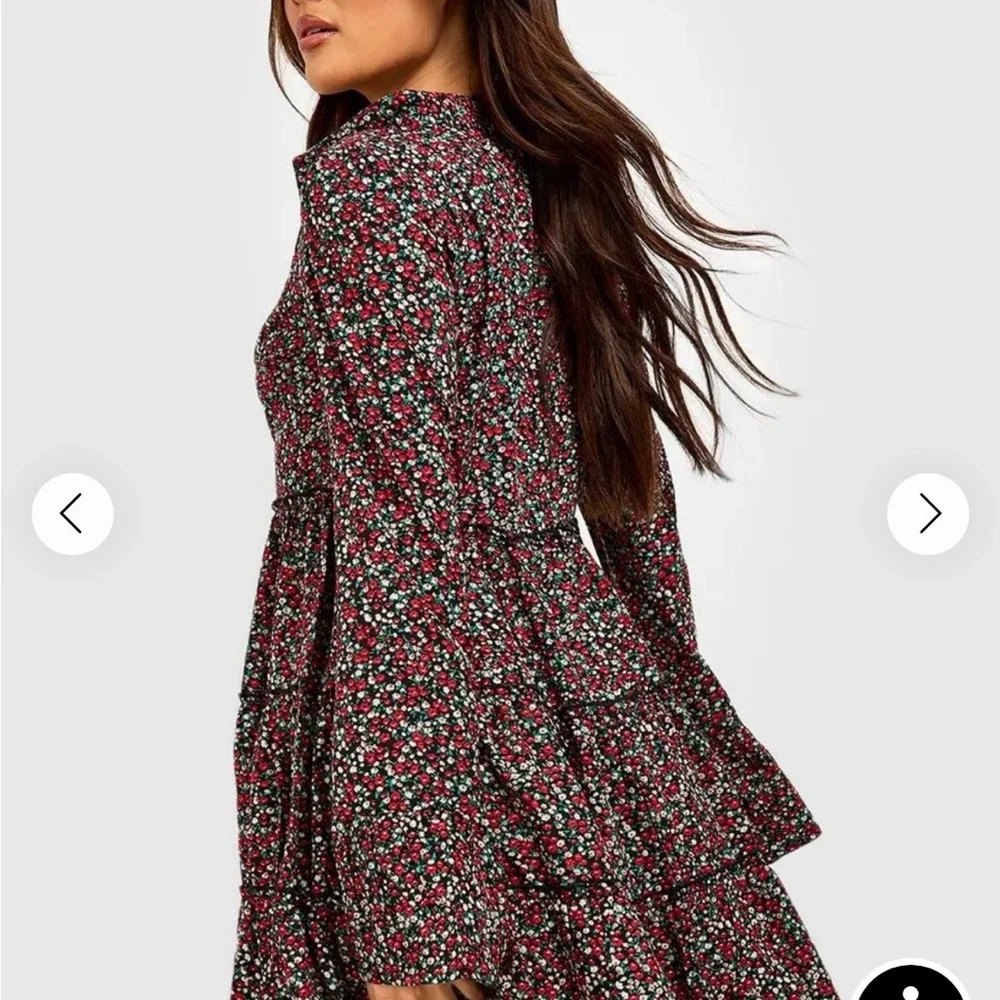 Boohoo Floral V-Neck Dress - Red and Black - Picture 4 of 4